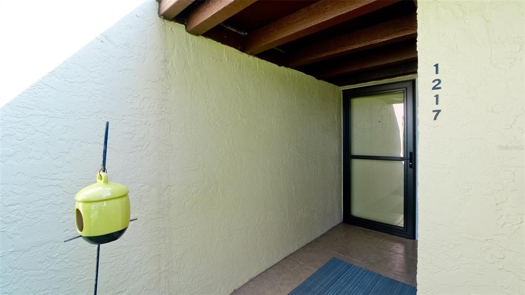 For Sale: $180,000 (1 beds, 1 baths, 812 Square Feet)