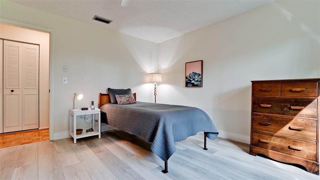 For Sale: $180,000 (1 beds, 1 baths, 812 Square Feet)