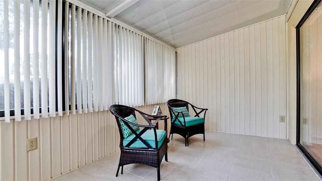 For Sale: $180,000 (1 beds, 1 baths, 812 Square Feet)