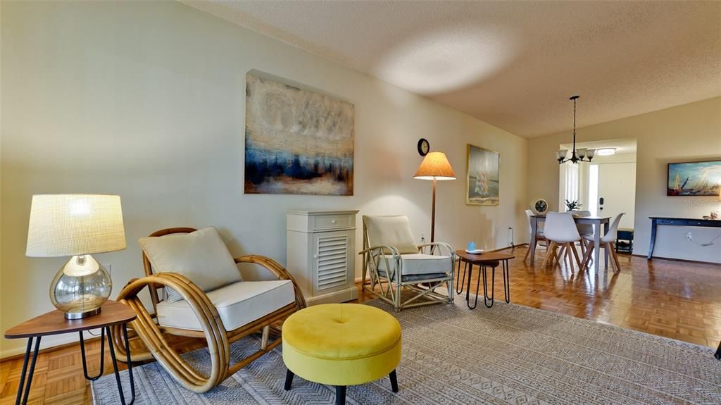 For Sale: $180,000 (1 beds, 1 baths, 812 Square Feet)