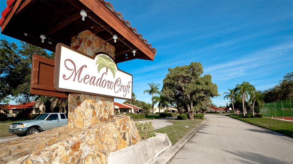 For Sale: $180,000 (1 beds, 1 baths, 812 Square Feet)