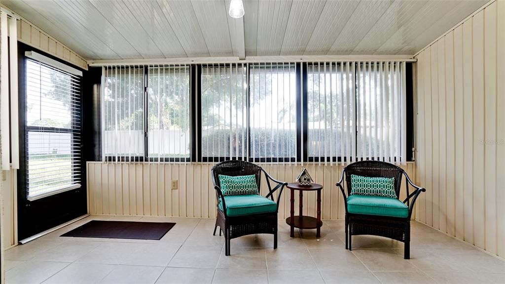 For Sale: $180,000 (1 beds, 1 baths, 812 Square Feet)