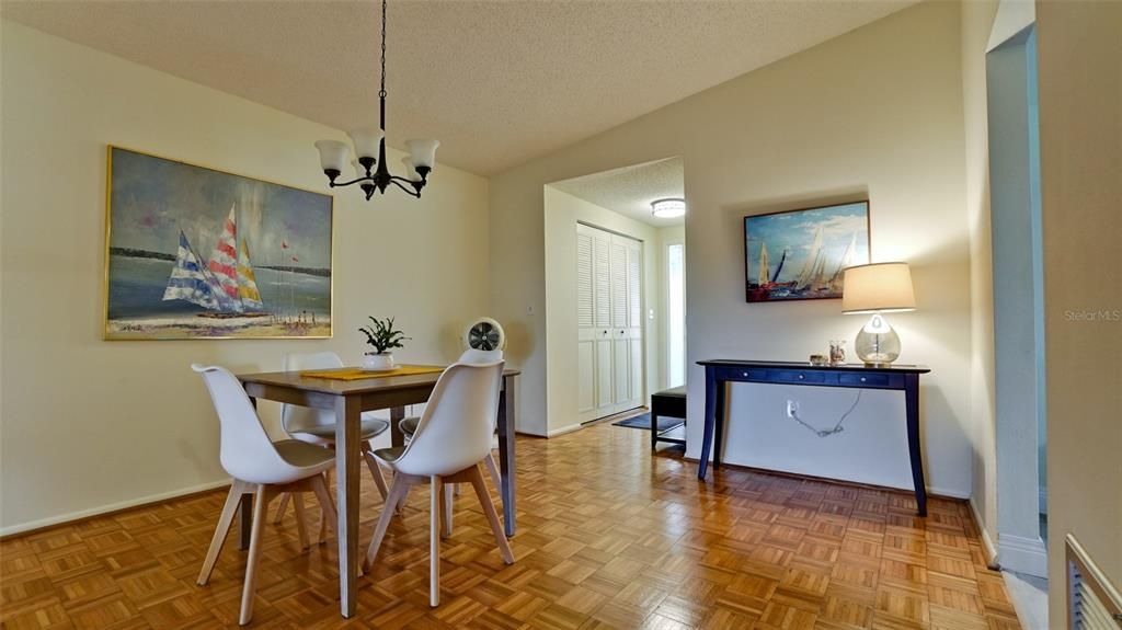 For Sale: $180,000 (1 beds, 1 baths, 812 Square Feet)