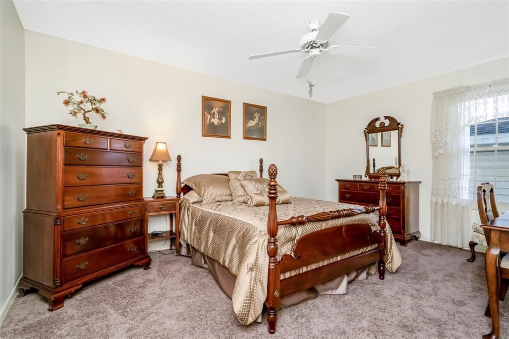 На продажу: $1,250,000 (5 спален, 4 ванн, 4555 Квадратных фут)