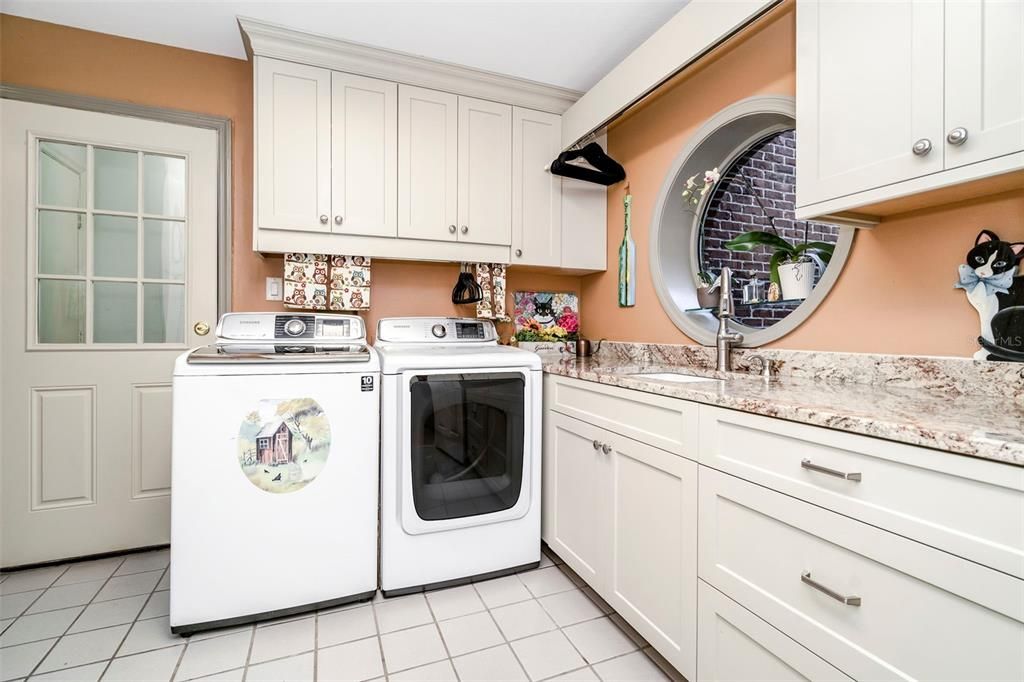 На продажу: $1,250,000 (5 спален, 4 ванн, 4555 Квадратных фут)