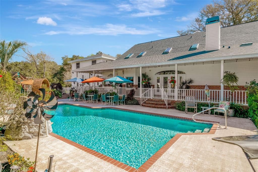 На продажу: $1,250,000 (5 спален, 4 ванн, 4555 Квадратных фут)