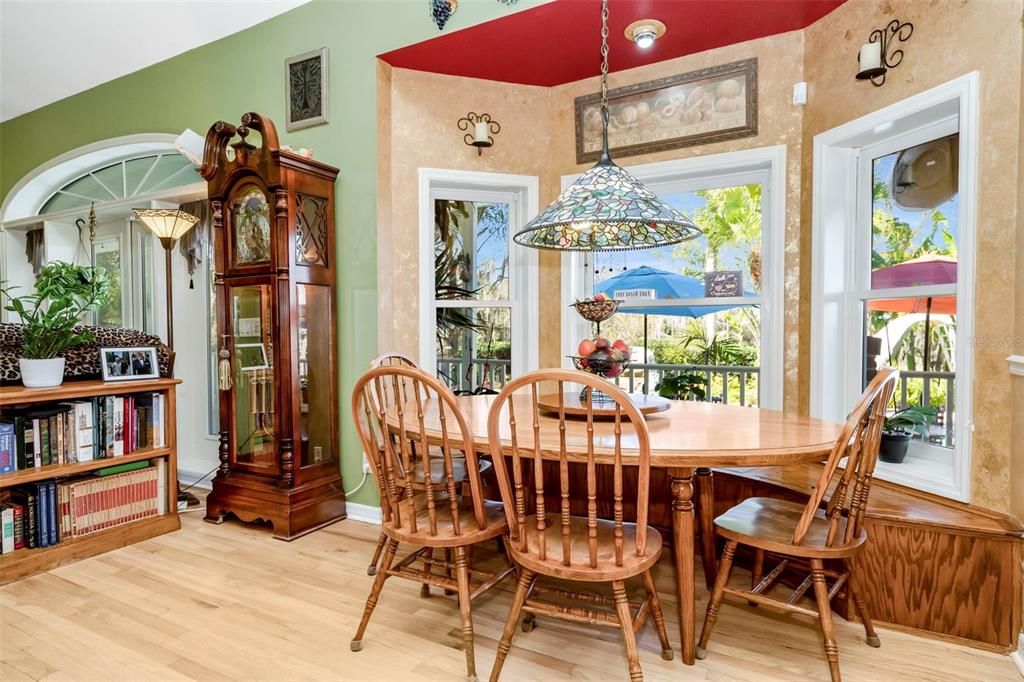 На продажу: $1,250,000 (5 спален, 4 ванн, 4555 Квадратных фут)