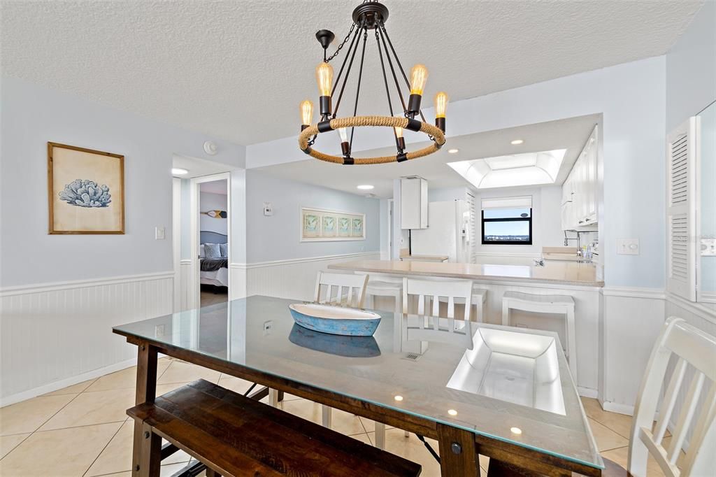 На продажу: $629,000 (2 спален, 2 ванн, 1145 Квадратных фут)