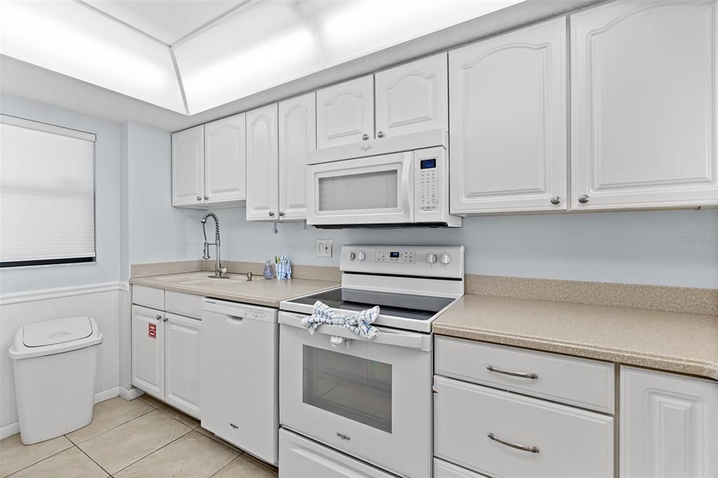 На продажу: $629,000 (2 спален, 2 ванн, 1145 Квадратных фут)