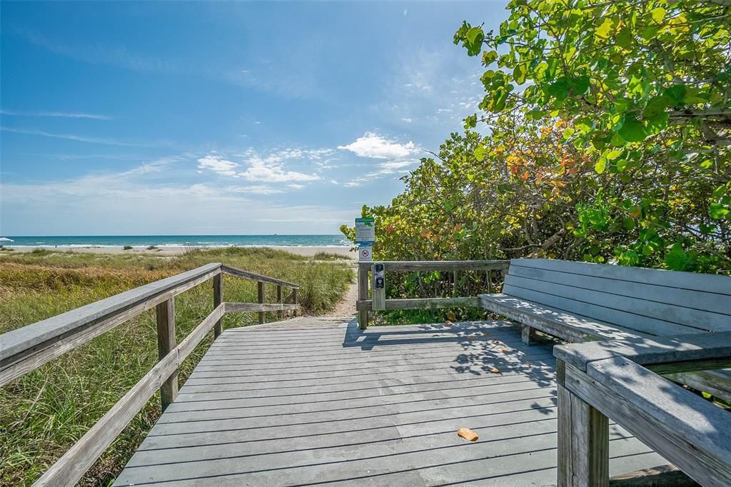 На продажу: $629,000 (2 спален, 2 ванн, 1145 Квадратных фут)