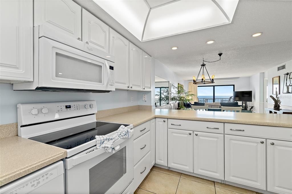 На продажу: $629,000 (2 спален, 2 ванн, 1145 Квадратных фут)