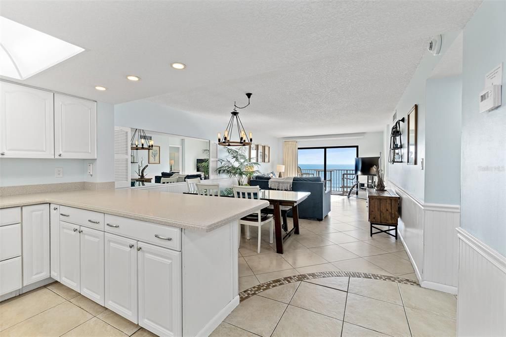 На продажу: $629,000 (2 спален, 2 ванн, 1145 Квадратных фут)