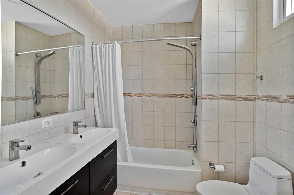 En Renta: $5,600 (3 camas, 2 baños, 2194 Pies cuadrados)