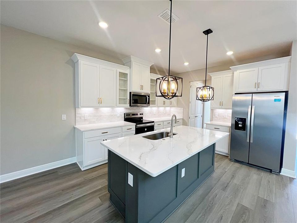 出租: $3,100 (3 贝兹, 2 浴室, 2206 平方英尺)