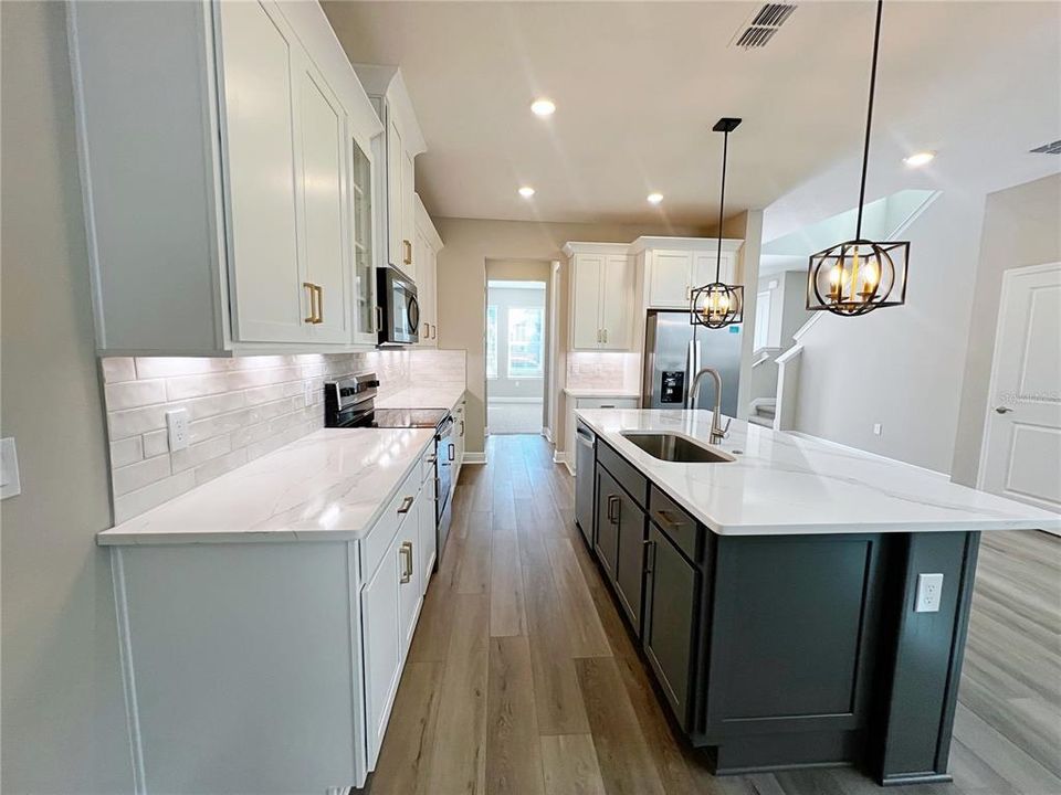 出租: $3,100 (3 贝兹, 2 浴室, 2206 平方英尺)