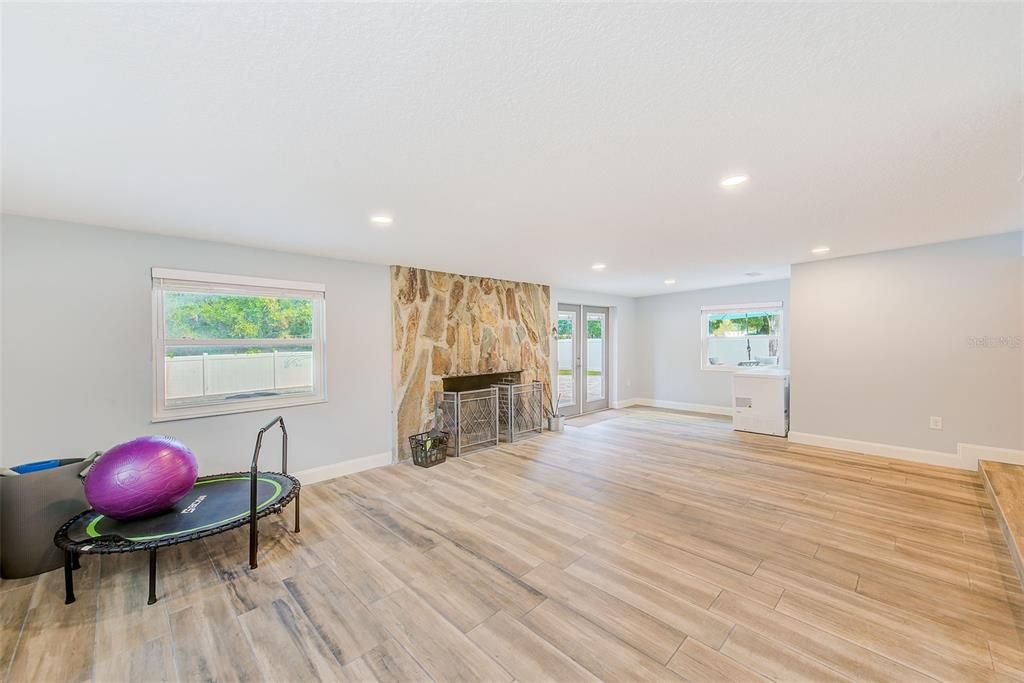 For Sale: $649,900 (3 beds, 2 baths, 1949 Square Feet)