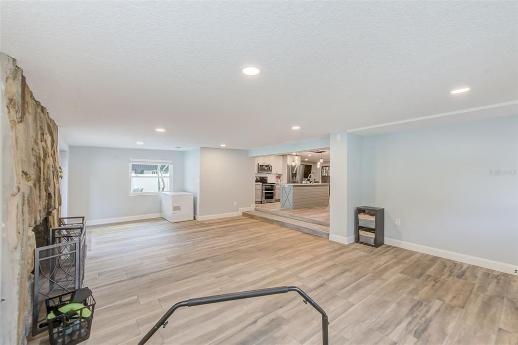 For Sale: $649,900 (3 beds, 2 baths, 1949 Square Feet)