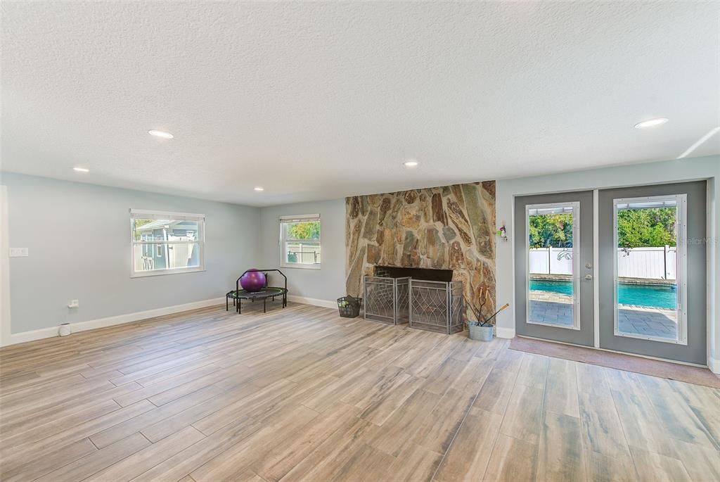 For Sale: $649,900 (3 beds, 2 baths, 1949 Square Feet)