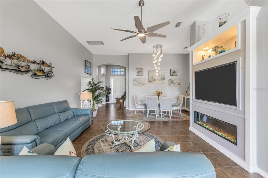 Active With Contract: $399,450 (2 beds, 2 baths, 1807 Square Feet)