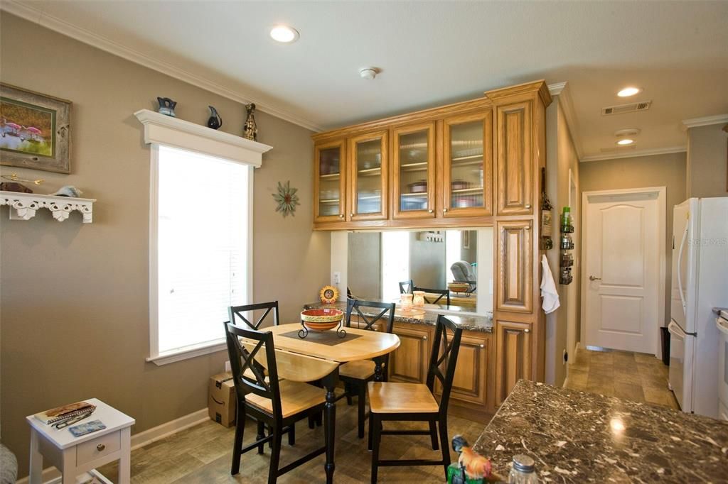 For Sale: $164,500 (1 beds, 1 baths, 679 Square Feet)