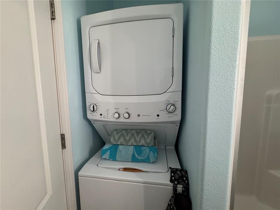 For Sale: $164,500 (1 beds, 1 baths, 679 Square Feet)