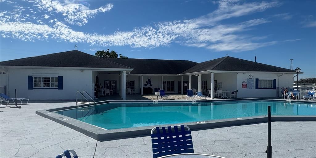 For Sale: $164,500 (1 beds, 1 baths, 679 Square Feet)