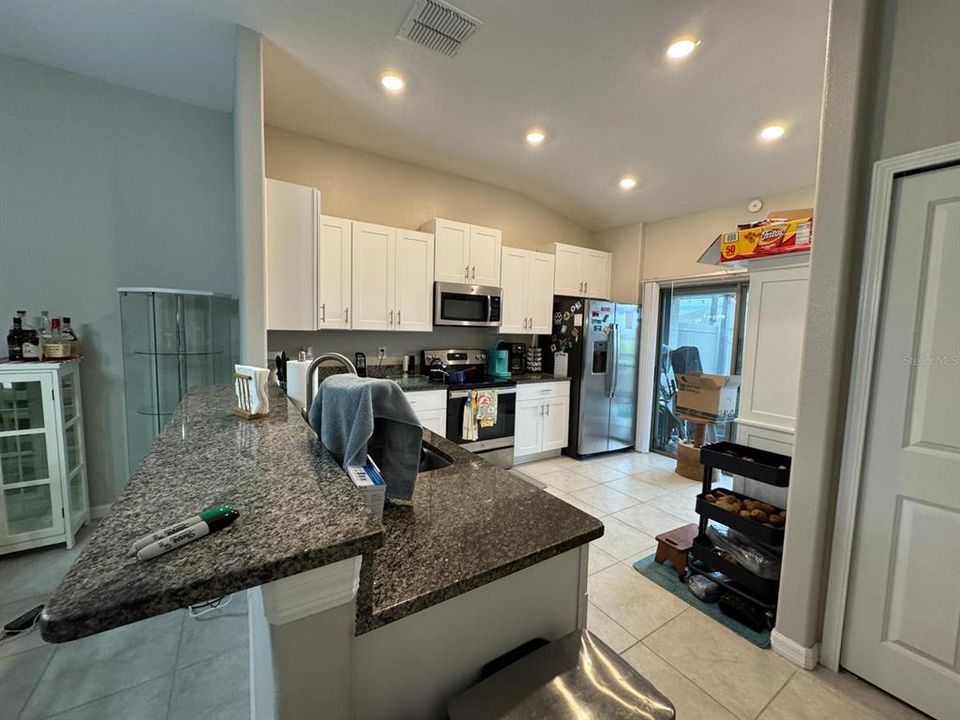 合同活跃: $215,000 (3 贝兹, 2 浴室, 1480 平方英尺)