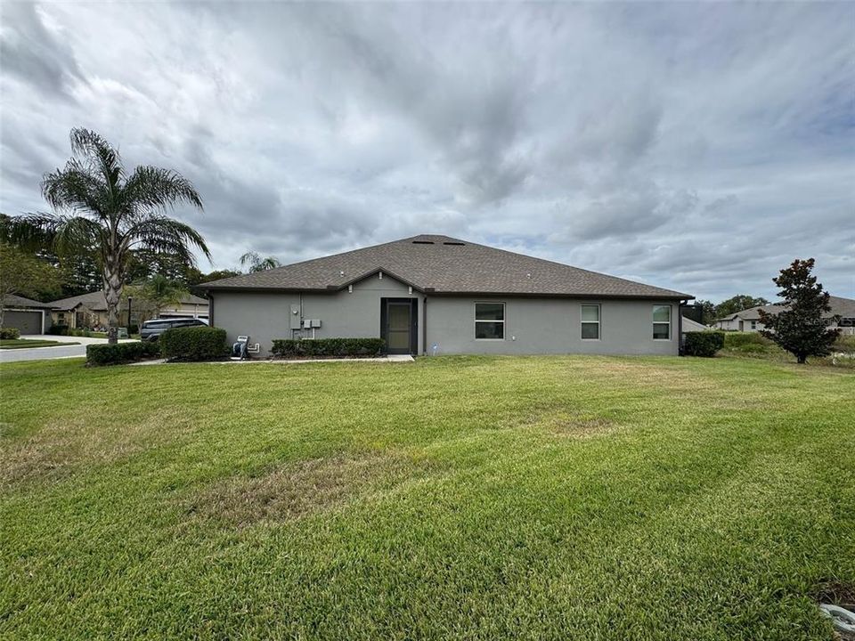 合同活跃: $215,000 (3 贝兹, 2 浴室, 1480 平方英尺)