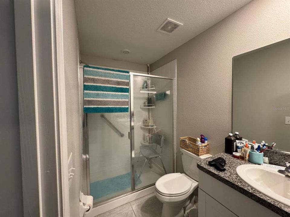 合同活跃: $215,000 (3 贝兹, 2 浴室, 1480 平方英尺)