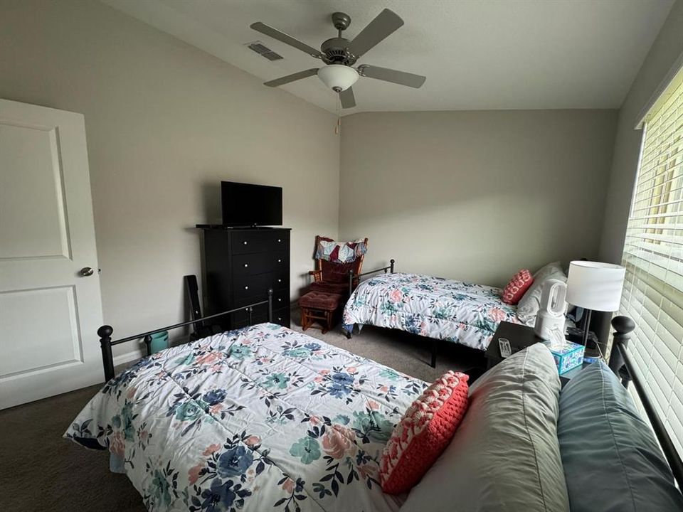 合同活跃: $215,000 (3 贝兹, 2 浴室, 1480 平方英尺)