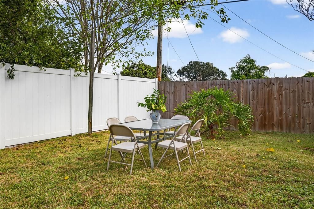 Под контрактом: $419,000 (4 спален, 2 ванн, 1538 Квадратных фут)