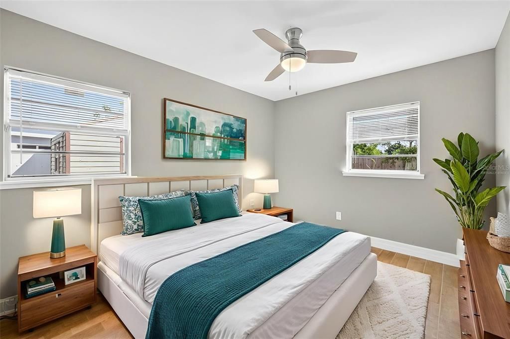 Под контрактом: $419,000 (4 спален, 2 ванн, 1538 Квадратных фут)