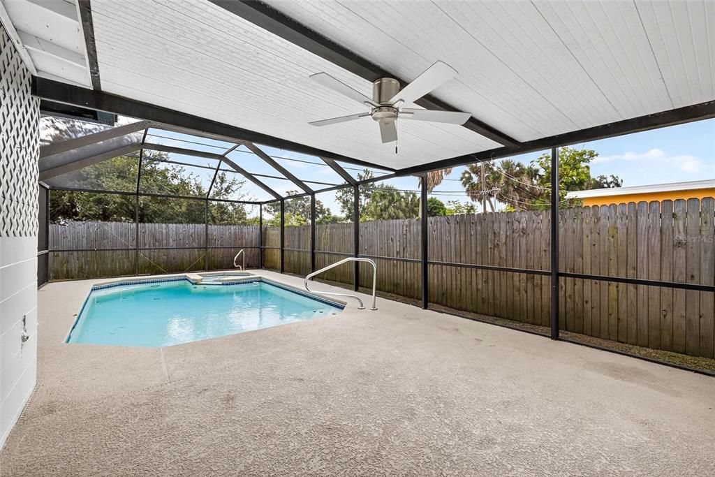 Под контрактом: $419,000 (4 спален, 2 ванн, 1538 Квадратных фут)