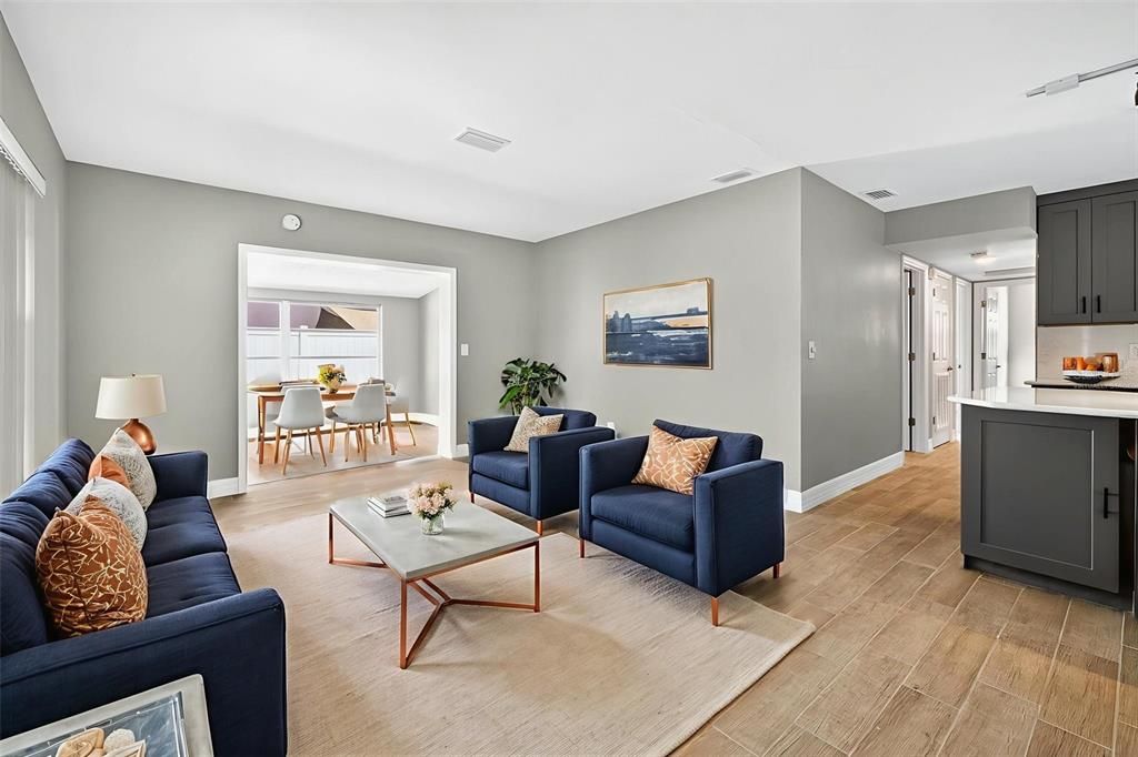 Под контрактом: $419,000 (4 спален, 2 ванн, 1538 Квадратных фут)