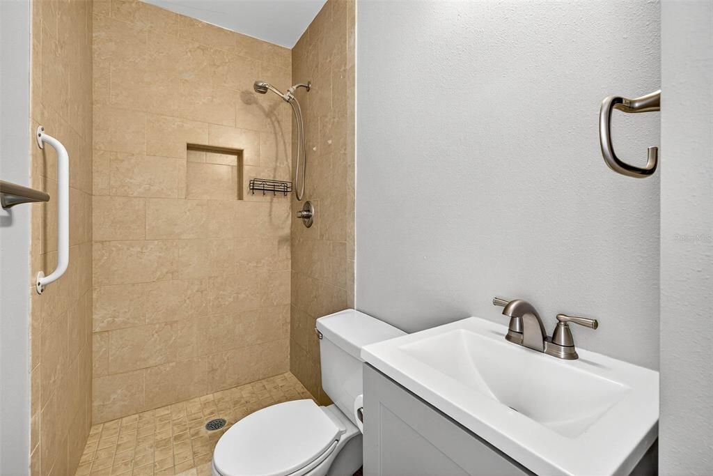 Под контрактом: $419,000 (4 спален, 2 ванн, 1538 Квадратных фут)