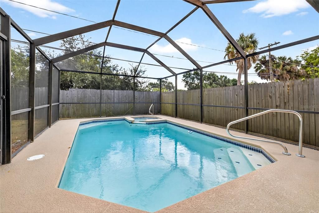 Под контрактом: $419,000 (4 спален, 2 ванн, 1538 Квадратных фут)