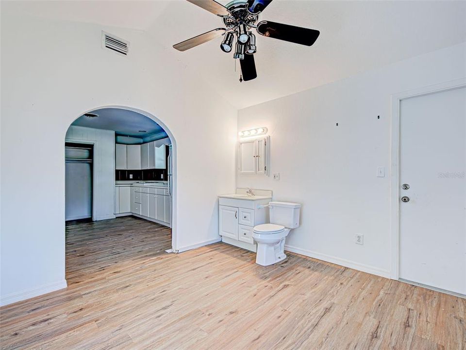 For Sale: $450,000 (4 beds, 2 baths, 1872 Square Feet)