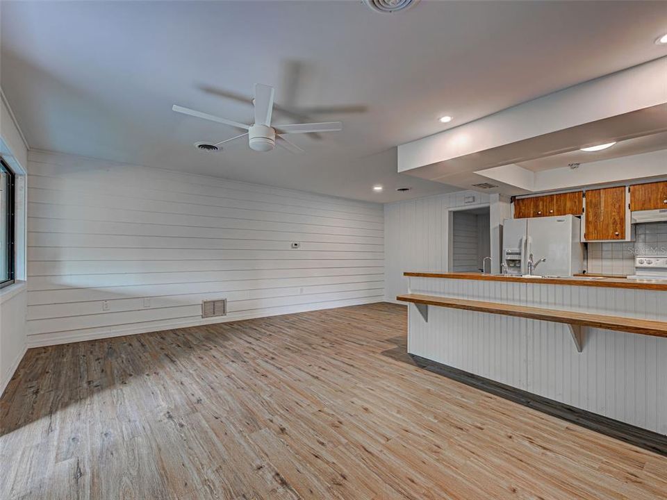 For Sale: $450,000 (4 beds, 2 baths, 1872 Square Feet)