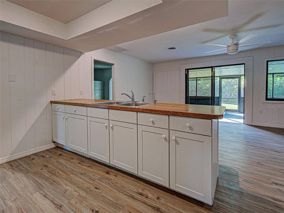 For Sale: $450,000 (4 beds, 2 baths, 1872 Square Feet)