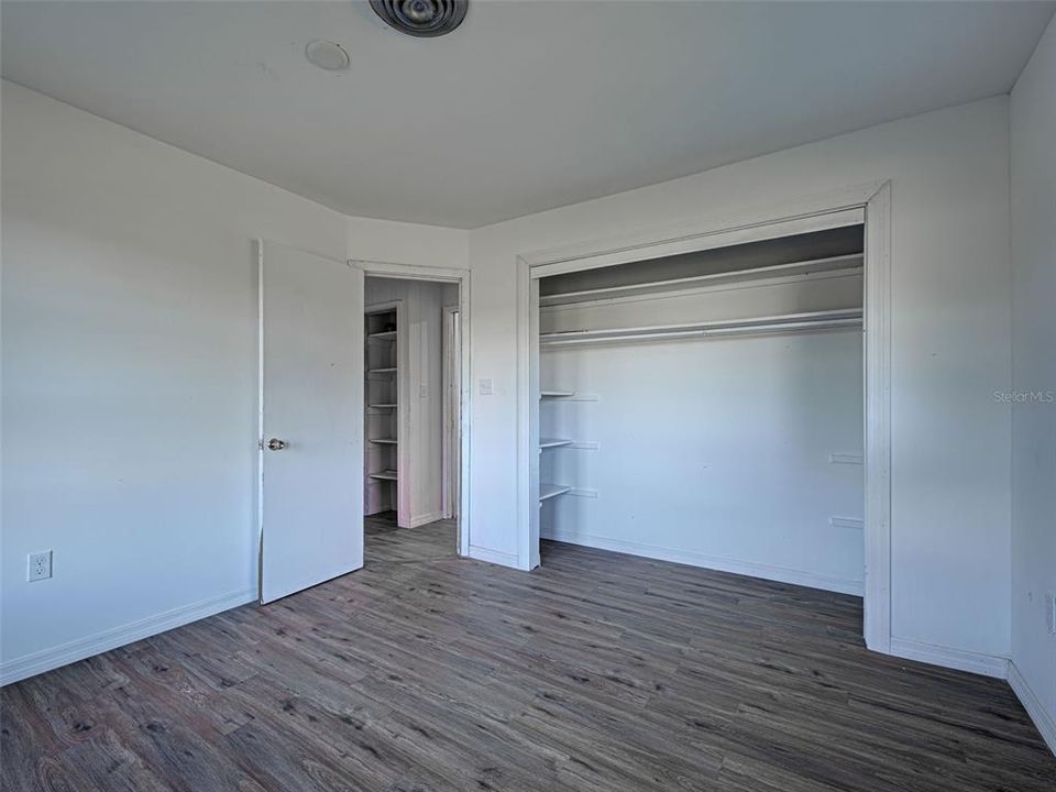 For Sale: $450,000 (4 beds, 2 baths, 1872 Square Feet)