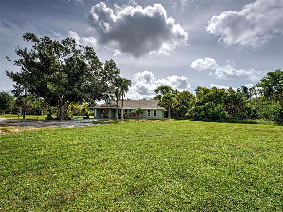 For Sale: $450,000 (4 beds, 2 baths, 1872 Square Feet)