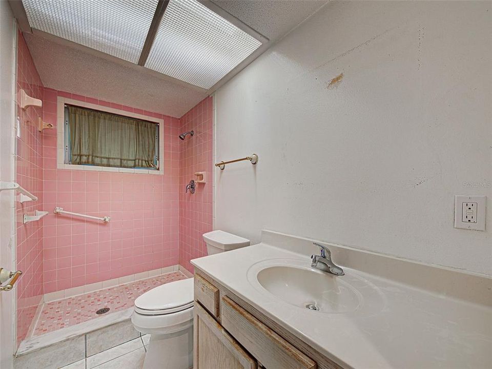 For Sale: $450,000 (4 beds, 2 baths, 1872 Square Feet)