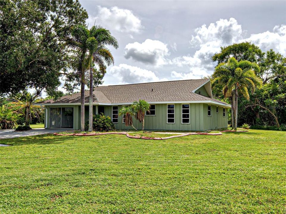 For Sale: $450,000 (4 beds, 2 baths, 1872 Square Feet)