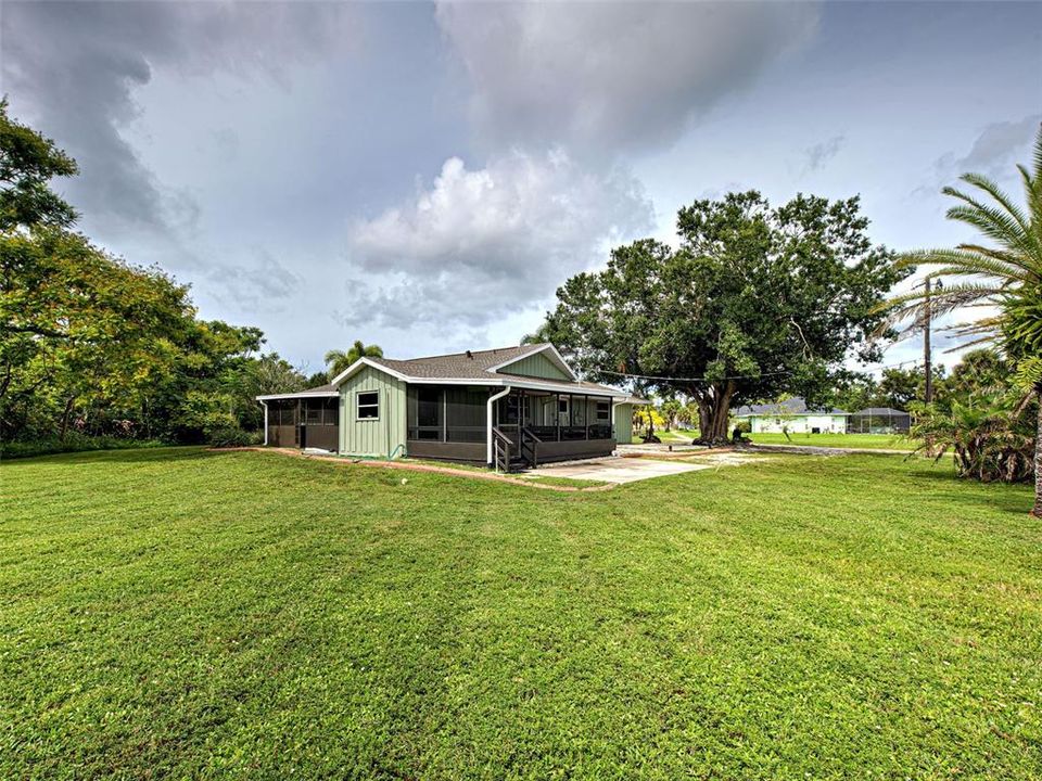 For Sale: $450,000 (4 beds, 2 baths, 1872 Square Feet)