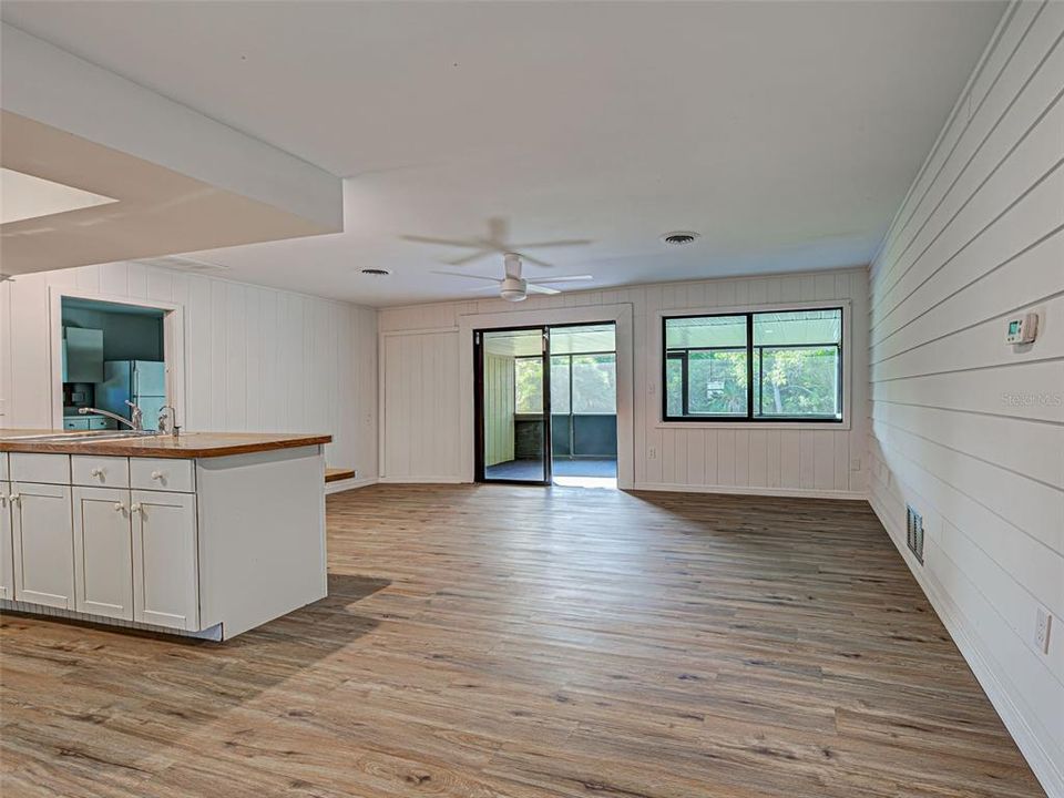 For Sale: $450,000 (4 beds, 2 baths, 1872 Square Feet)