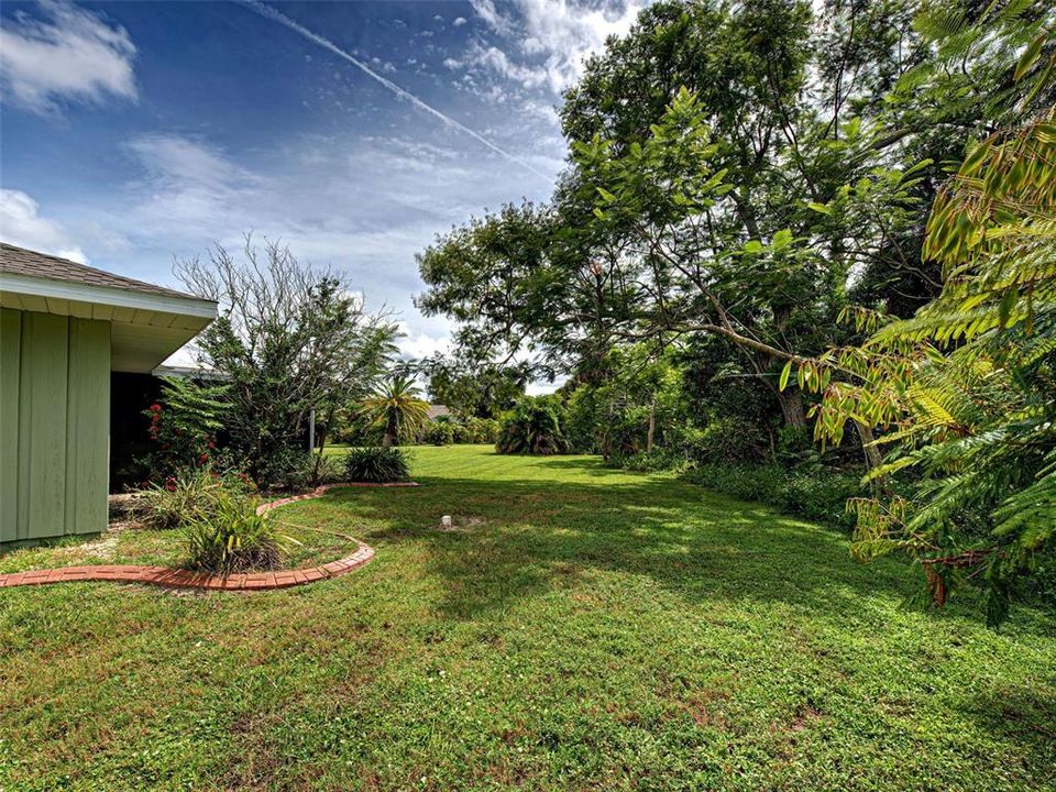 For Sale: $450,000 (4 beds, 2 baths, 1872 Square Feet)