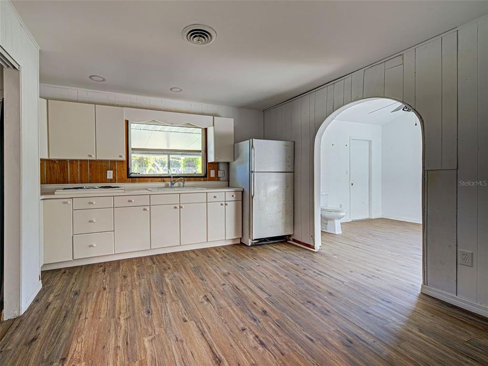 For Sale: $450,000 (4 beds, 2 baths, 1872 Square Feet)