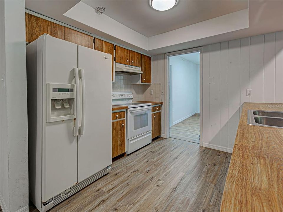 For Sale: $450,000 (4 beds, 2 baths, 1872 Square Feet)