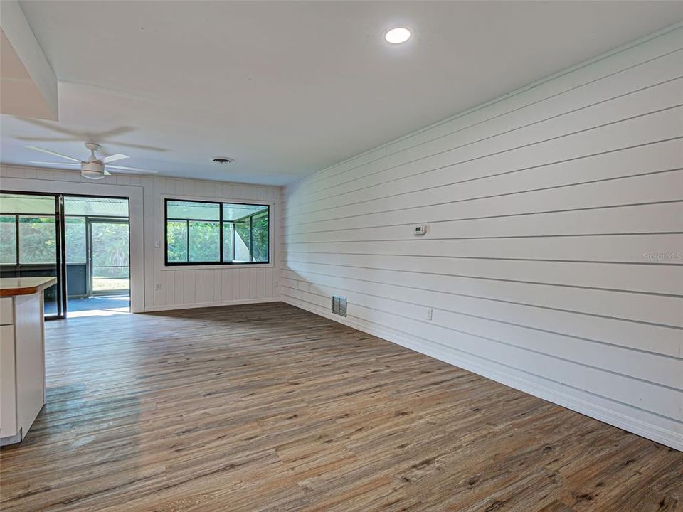 For Sale: $450,000 (4 beds, 2 baths, 1872 Square Feet)