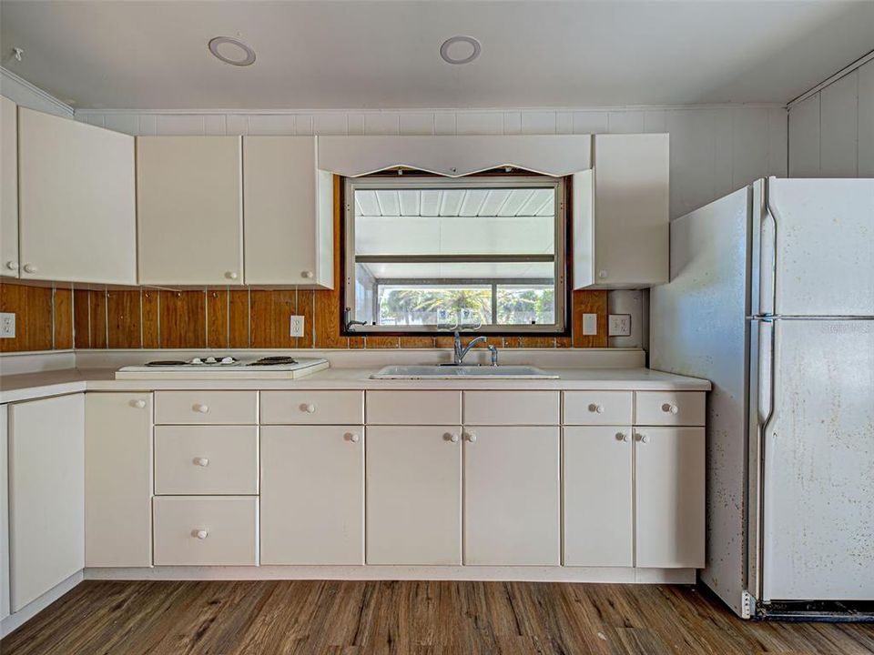 For Sale: $450,000 (4 beds, 2 baths, 1872 Square Feet)
